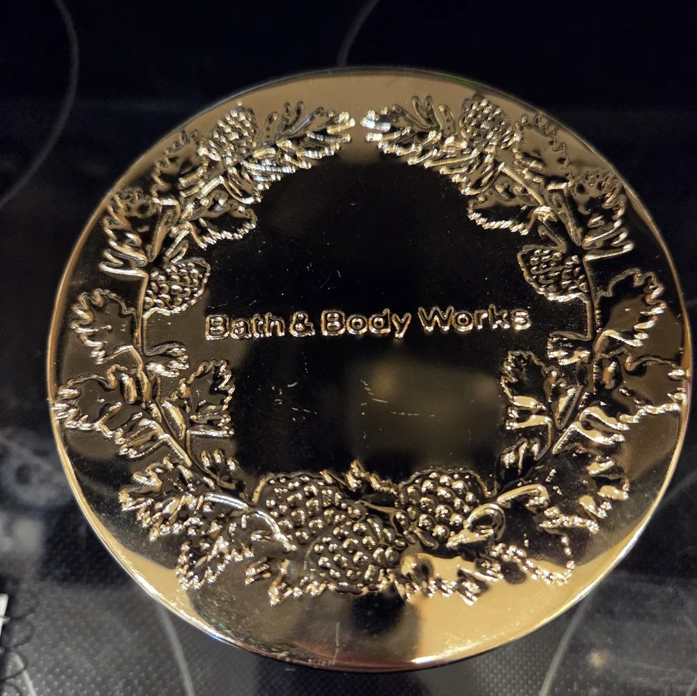 Bath & Body Works "The Perfect Christmas" Candle 14.5oz - Picture 4 of 10